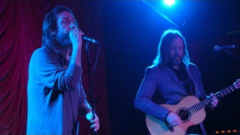 Watch THE BLACK CROWES’ CHRIS ROBINSON Admonish Crowd For Being Too Loud During Acoustic Concert: ‘You Should F**king Pay Attention’