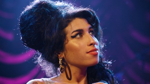 Amy Winehouse didn’t want “any fucking strings” on ‘Back To Black’