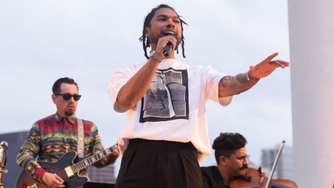 Miguel sings tribute to George Floyd while emulating his handcuffed position
