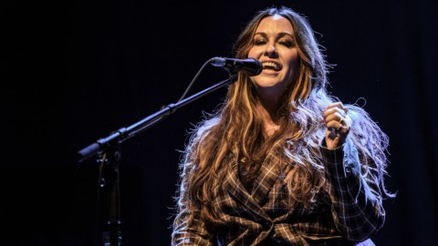 Alanis Morissette is making a sitcom inspired by her life