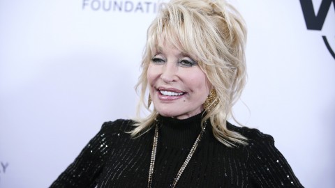 Petition launched to replace KKK leader’s statue with Dolly Parton