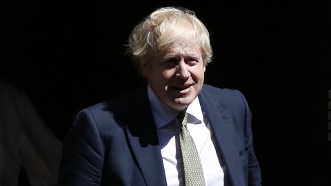 Boris Johnson “sticking like glue” to plan for re-opening pubs, bars and restaurants