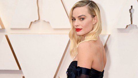 Margot Robbie to star in female-fronted ‘Pirates Of The Caribbean’ movie