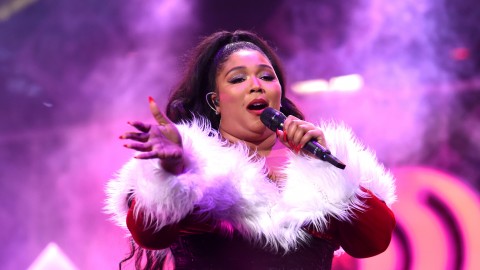 Lizzo shares emotional message on Minneapolis protests: “I’m tired of putting myself in danger”