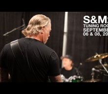 Here Is Video Of METALLICA’s Pre-Show Tuning-Room Jam For ‘S&M2’ Concerts