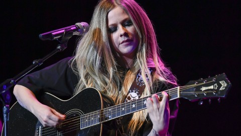 Avril Lavigne announces livestream benefit concert for Lyme disease awareness