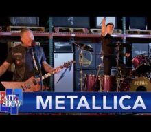 METALLICA Performs ‘Enter Sandman’ On ‘A Late Show: Super Bowl Edition’ (Video)