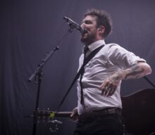 Frank Turner to “pause” livestream gigs after raising over £250k for independent venues