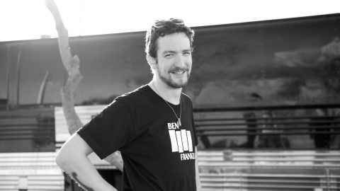 Frank Turner discusses reconciling with his trans parent: “She’s really fun, really chatty and she cares”