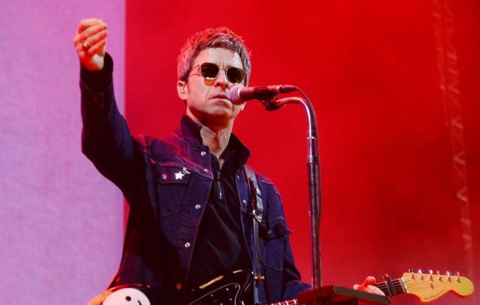 Noel Gallagher forgets lyrics while performing: “I just have to make shit up”