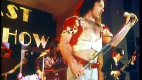 Original AC/DC Singer DAVE EVANS Says ‘No One Ever Expected The Band To Be As Massive As It Became’