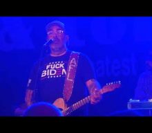 AARON LEWIS Drunkenly Performs STAIND’s ‘It’s Been A While’ Twice During Delaware Concert (Video)