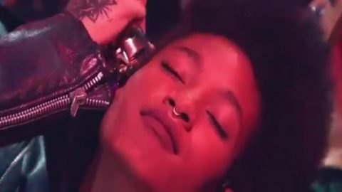 Willow Smith shaves her head on stage while performing rock version of ‘Whip My Hair’