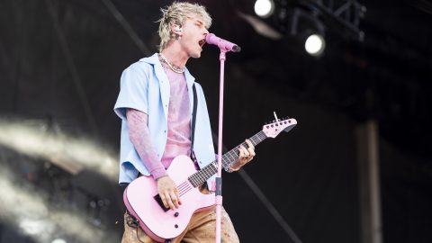 Crowd throws bottles and branches at Machine Gun Kelly during Aftershock set