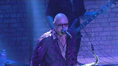 Watch GEOFF TATE Perform QUEENSRŸCHE’s Entire ‘Empire’ And ‘Rage For Order’ Albums In Des Plaines, Illinois