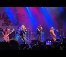 KIRK HAMMETT And ROBERT TRUJILLO Play Late-Night Set Of Covers Following METALLICA’s 40th-Anniversary Concert (Video)