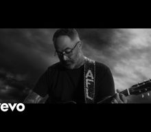 STAIND’s AARON LEWIS On How USA Become Such A Divided Nation: ‘We’re Not Communicating Enough With Each Other’