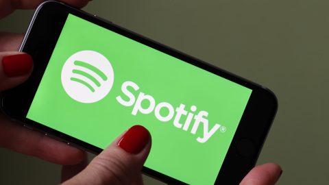 Spotify “indefinitely” shutters Russian office, removes Kremlin-backed content