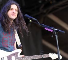 Kurt Vile covers Charli XCX with his daughters: “Charli is just our favest”
