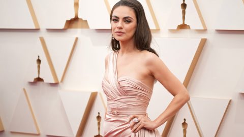 Mila Kunis pays tribute to “resilience” of Ukrainian people at Oscars 2022