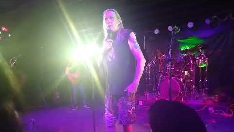 Watch: NICKO MCBRAIN Performs IRON MAIDEN Classics With TITANIUM TART In Tampa