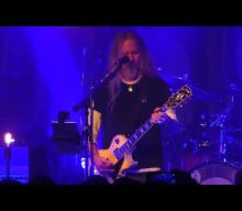 Watch: ALICE IN CHAINS’ JERRY CANTRELL Performs In Philadelphia During ‘Brighten’ Solo Tour