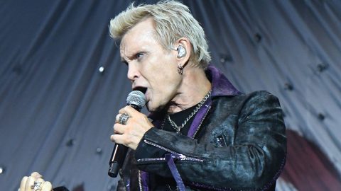 Billy Idol reschedules 2022 UK and European tour due to “health challenges”