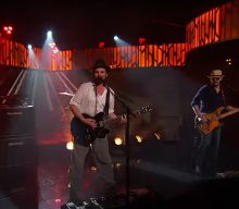 Supergrass make debut on ‘Jimmy Kimmel Live’ with ‘Richard III’ performance