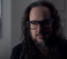 Hear KORN’s JONATHAN DAVIS Talk Embalming Techniques, Autopsies And More On ‘Sing For Science’ Podcast