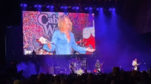 SAMMY HAGAR & THE CIRCLE Pay Tribute To TAYLOR HAWKINS With Cover Of FOO FIGHTERS’ ‘My Hero’