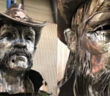Portion Of LEMMY’s Ashes Enshrined Within His Statue At France’s HELLFEST