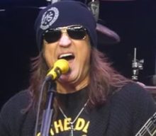MICHAEL SWEET Says STRYPER Is Tuning Down Half Step To Accommodate His Aging Voice