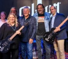 RUSH’s ALEX LIFESON And GIBSON Donate Funds To Children’s Hospital