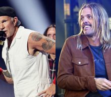 Red Hot Chili Peppers dedicate MTV VMAs Global Icon Award to Taylor Hawkins
