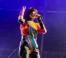 Watch Yeah Yeah Yeahs debut new song ‘Lovebomb’ at Chicago show