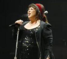 Watch HEART’s ANN WILSON Cover LED ZEPPELIN’s ‘Black Dog’ In The Woodlands, Texas