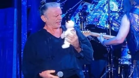 Watch: Fan Tosses DR. SIMI Doll To BRUCE DICKINSON During IRON MAIDEN Concert In Mexico