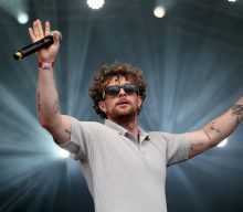 Tom Grennan praised for efforts to keep 2023 tour ticket prices low: “Nice to see an artist in touch with real life”