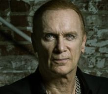 BILLY SHEEHAN Explains Why He Chose Not To Get COVID-19 Vaccine