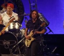 Watch: RED HOT CHILI PEPPERS Perform EDDIE VAN HALEN Tribute Song ‘Eddie’ Live For First Time