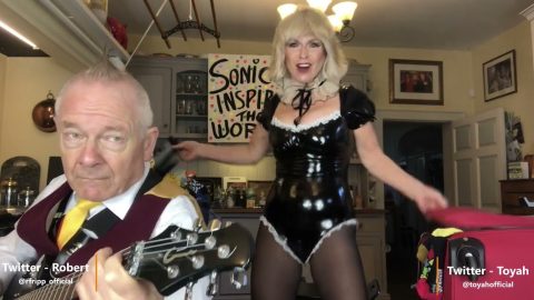 Robert Fripp and Toyah Willcox pack their bags for energetic ‘Have Love Will Travel’ cover